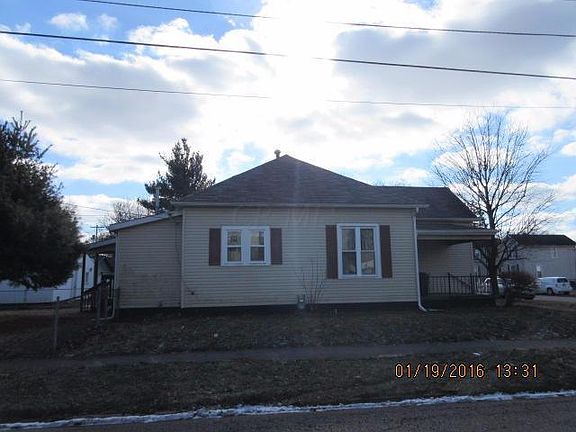 5th image of 384 Woods Ave