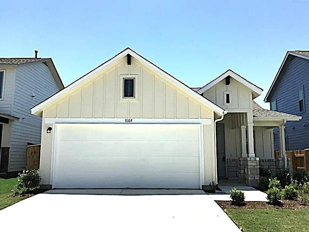 8005 Turnberry Ln — Photo 1