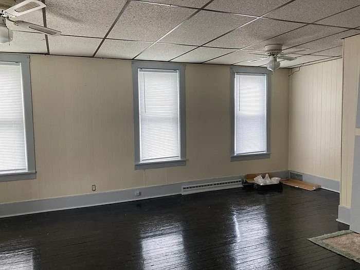 3 bed, 1.0 bath, 875 sqft, $900 — Photo 3