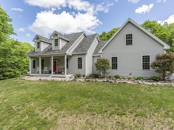 2nd image of 27 Rosewood Lane