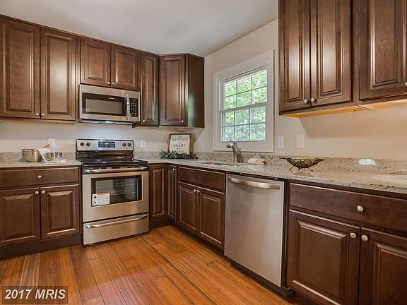 3rd image of 309 Kingsland Dr