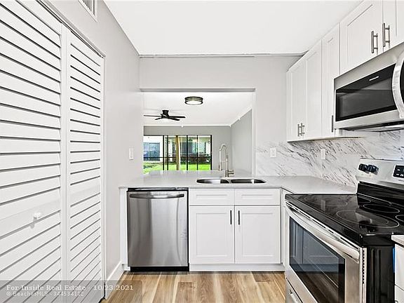 3rd image of 131 E Laurel Dr #901