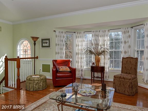 Foyer & Living Room