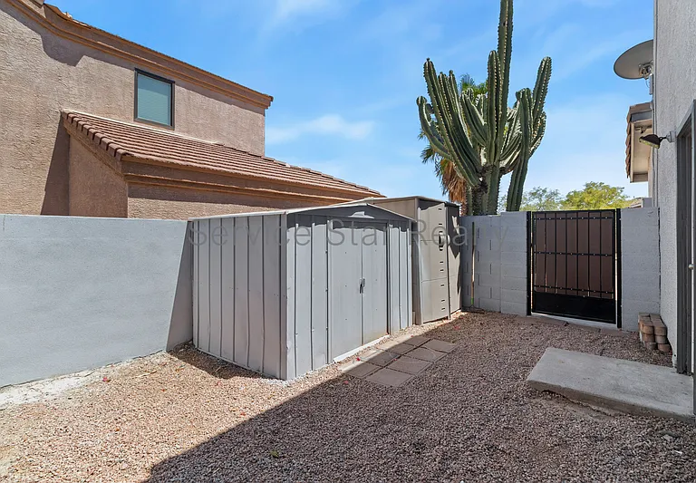 2104 E Behrend Dr — Photo 29