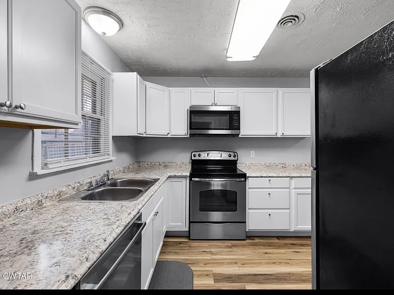 105 Montclair Dr — Photo 15