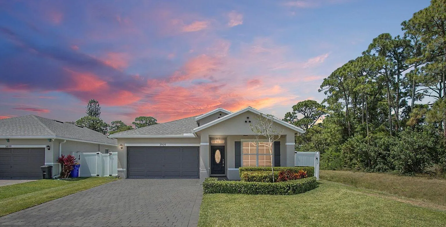 4 bed, 2.0 bath, 1730 sqft, $3,900 — Photo 1
