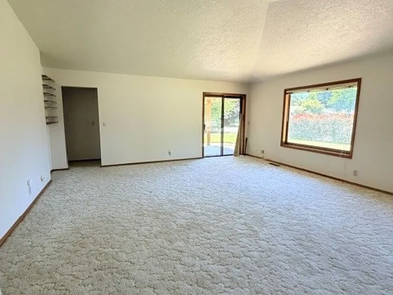 751 Catron St N — Photo 2