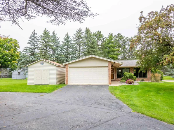 711 S Rainbow Dr, Clare, MI 48617