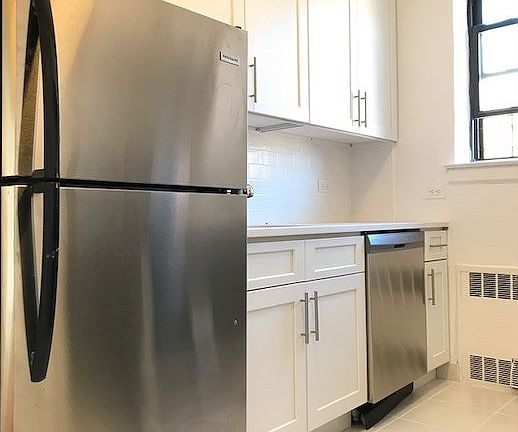 4th image of 143-50 Hoover Ave #6