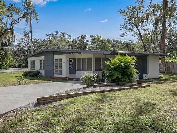 2nd image of 1104 Largo Dr