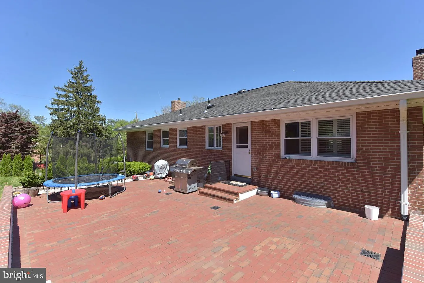 4 bed, 3.0 bath, 2128 sqft, $5,200 — Photo 3