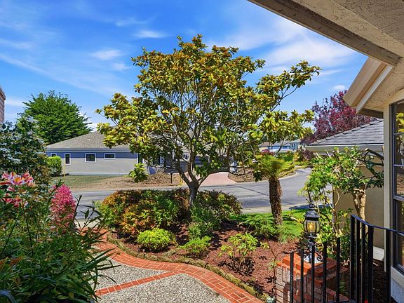 5th image of 443 Burning Tree Ct