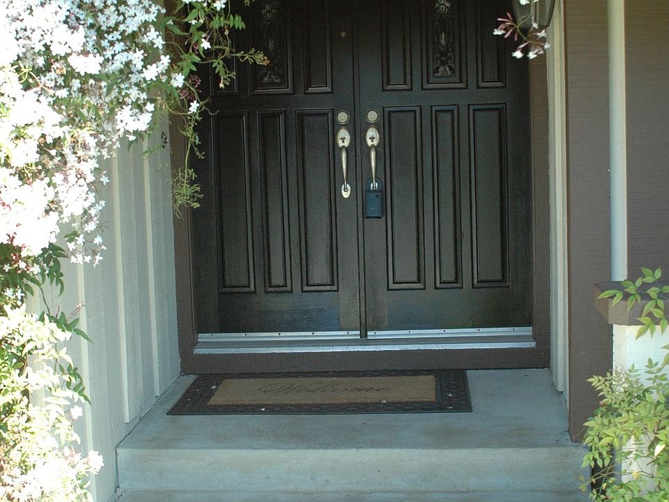 Jasmine Over Hanging Entrance