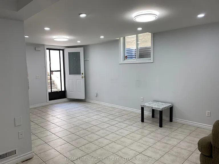 204 Delaney Dr #BASEMENT — Photo 11