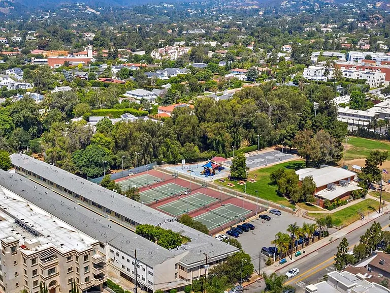 Brentwood by the Park — Photo 19