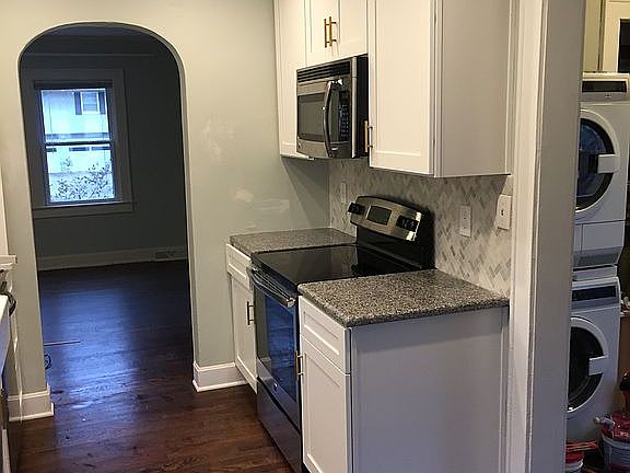 2nd image of 6101 Fontana St
