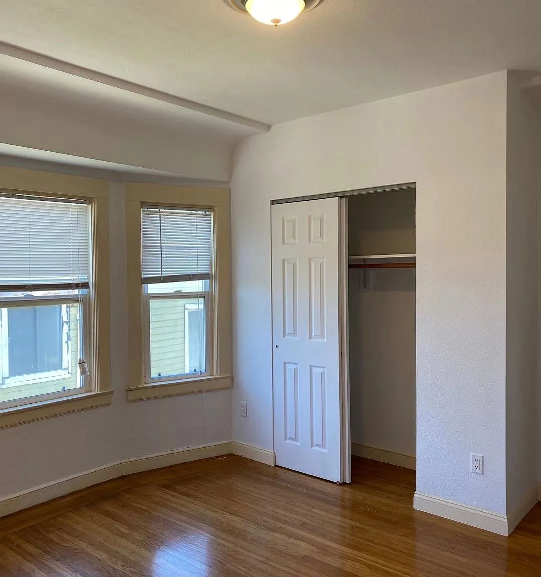 3 bed, 2106 sqft, $820 — Photo 1