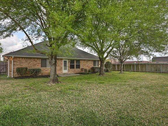 Spacious backyard! The possibilities are endless.