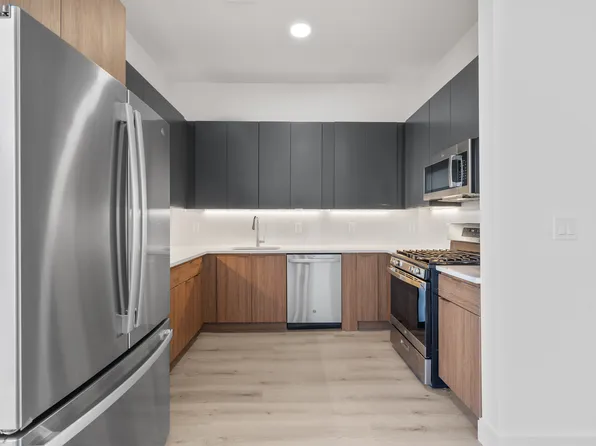 17 Avenue East image 54 of 57