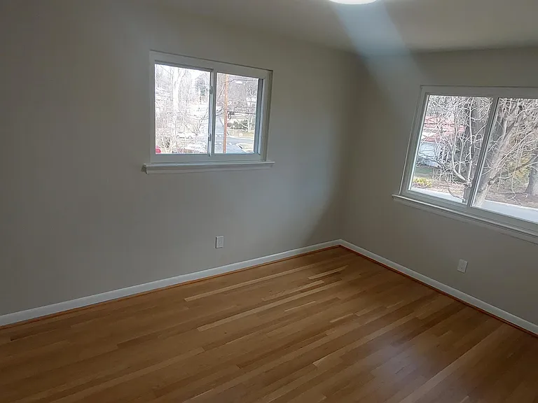 9820 Inglemere Dr — Photo 33