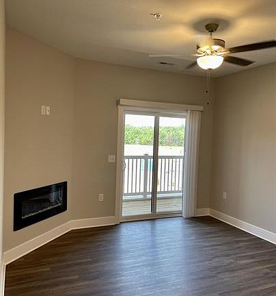 5th image of 456 English Commons Dr #208