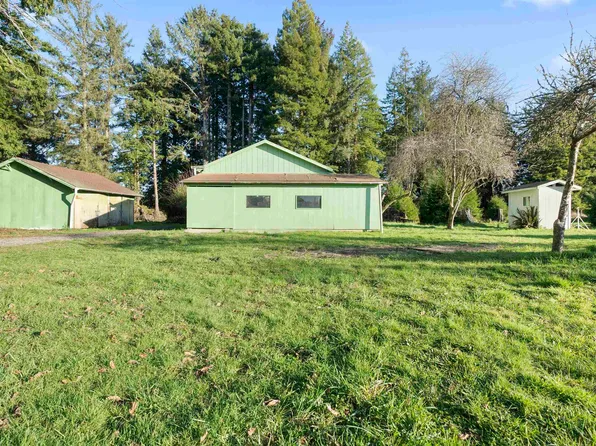 2375 Morehead Rd, Crescent City, CA 95531