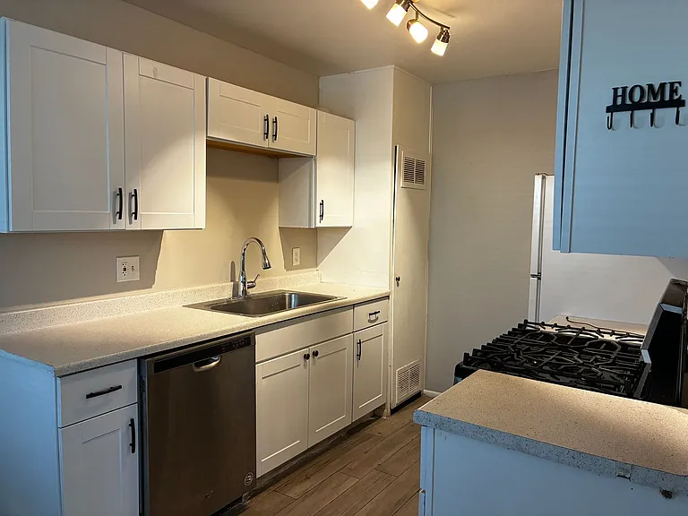 4116 E Moreland St — Photo 4