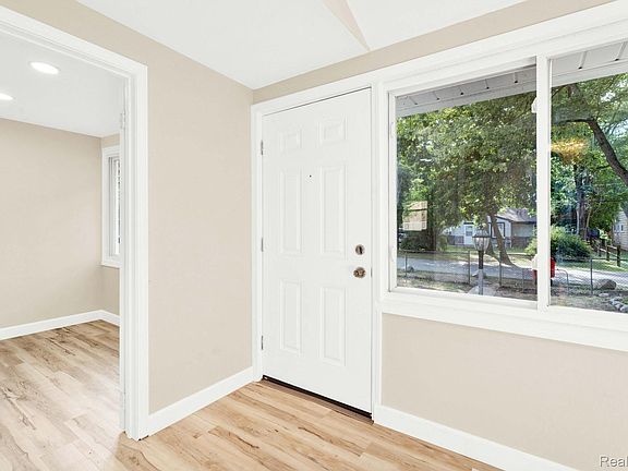 4th image of 23248 Helen St