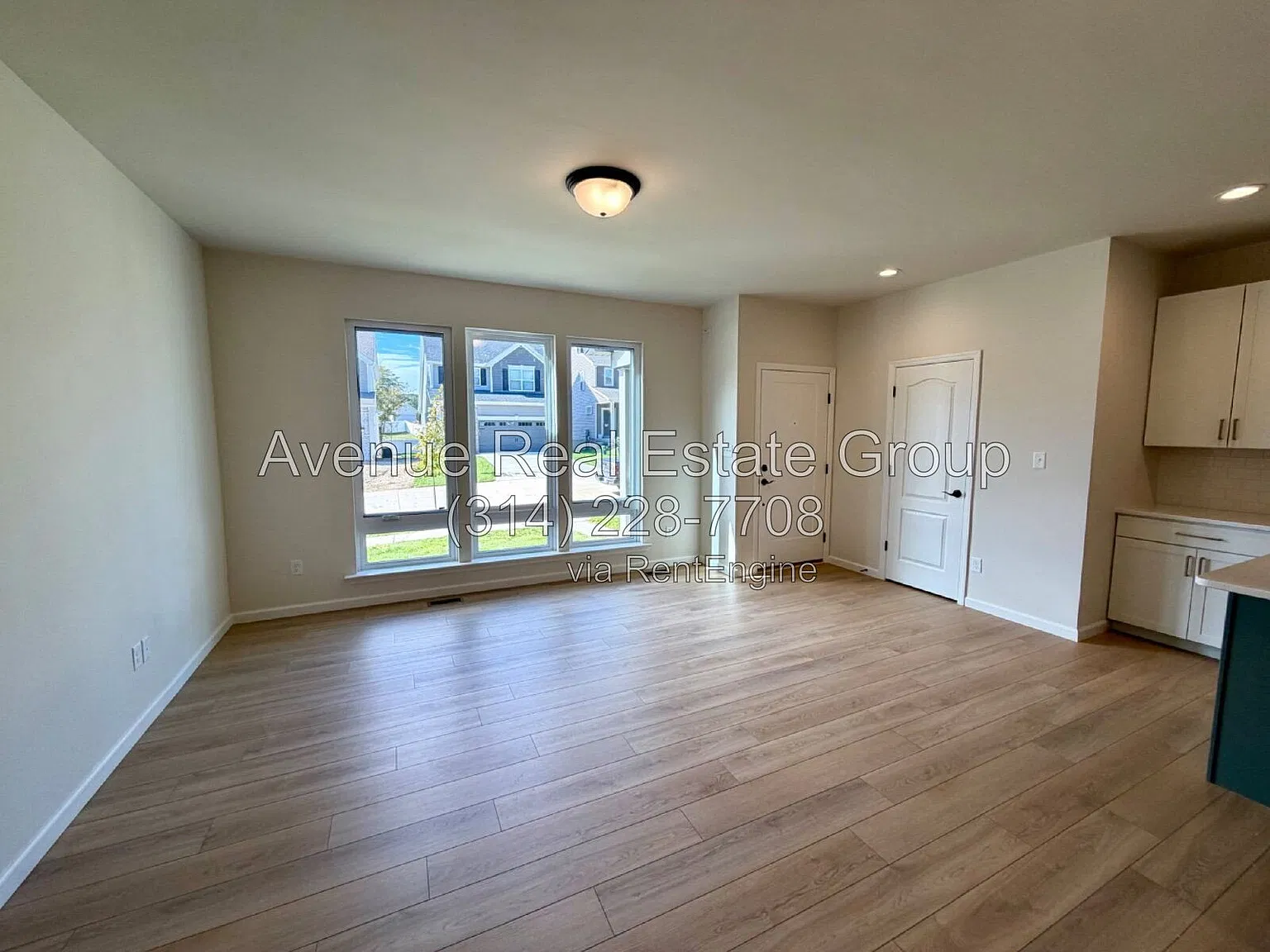 3 bed, 2.5 bath, 1556 sqft, $2,695 — Photo 2
