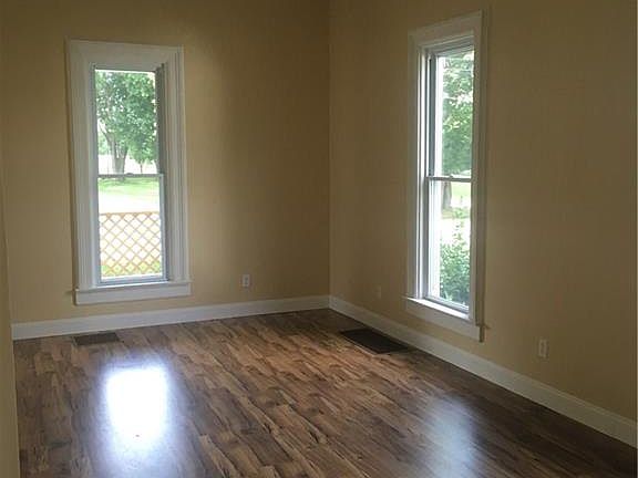 5th image of 10019 Smith St