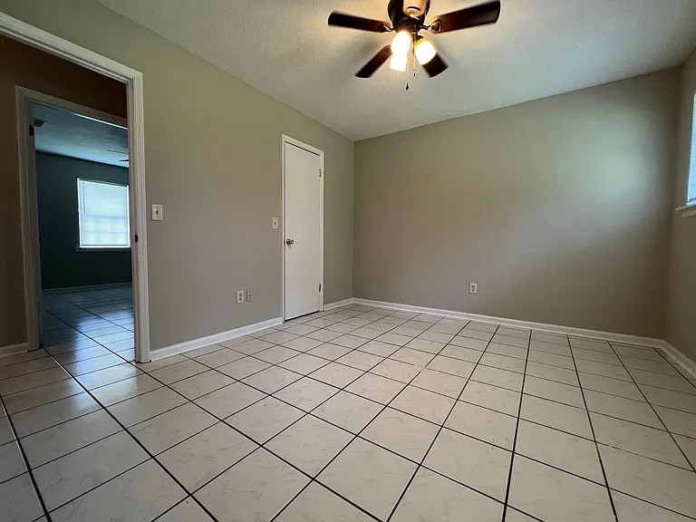 813 Robin Hood Trl — Photo 12