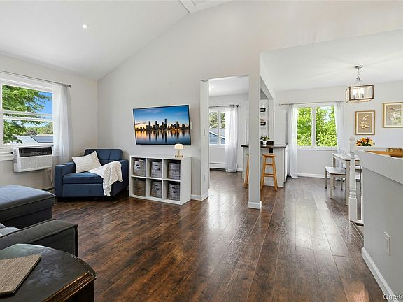 3rd image of 30 Mercury Avenue
