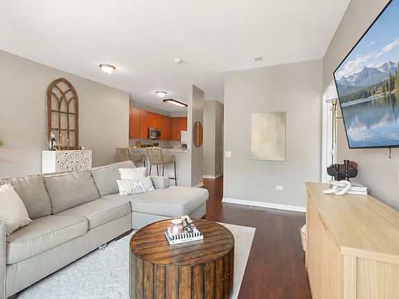 4th image of 757 N Orleans St APT 610