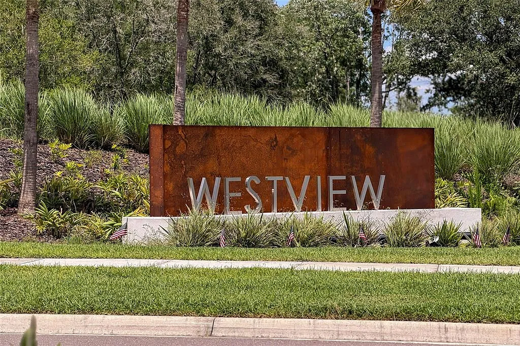 4 bed, 2.5 bath, 1881 sqft, $2,300 — Photo 2