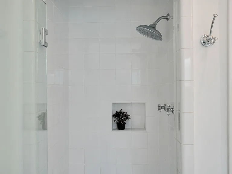 13360 Magnolia Blvd — Photo 32