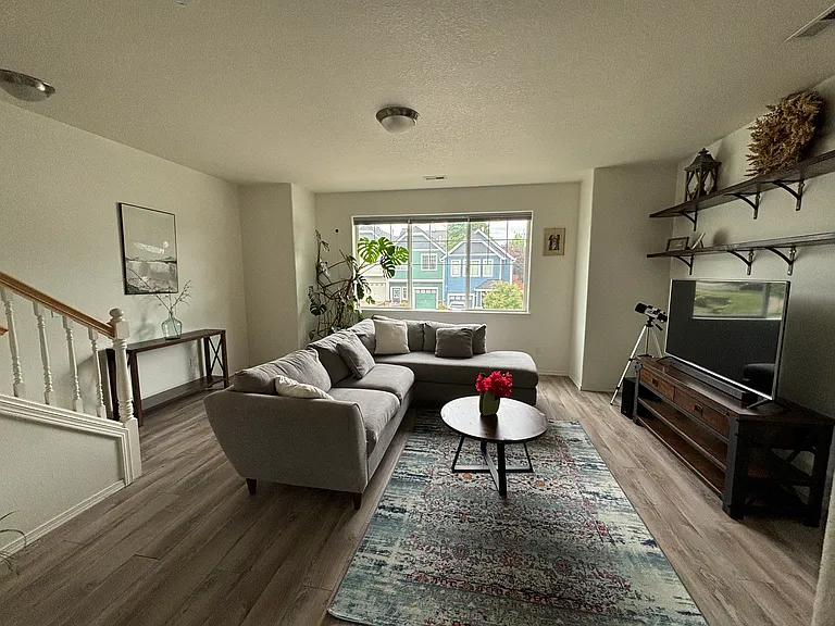 SW Vintner Ln — Photo 3