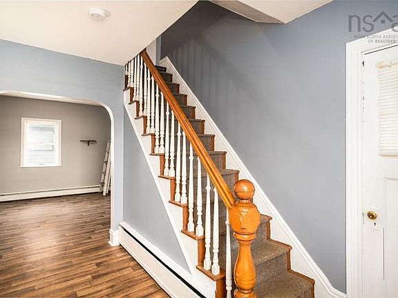 3rd image of 204 Granville St