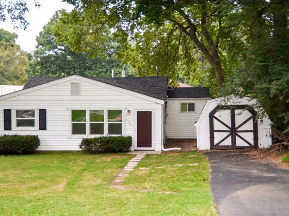 135 Becker Dr, Saint Louis, MO 63135