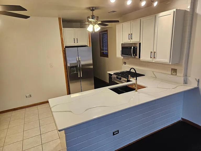 2446 W Arthington St #2 — Photo 8