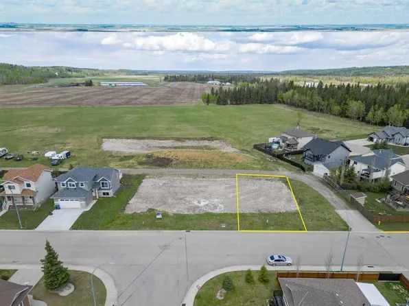 220 12th Ave NE, Sundre, AB T0M 1X0