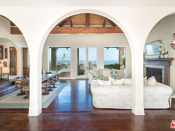 5th image of 3504 Coast View Dr