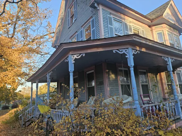 11 Grove Street, Newport, ME 04953