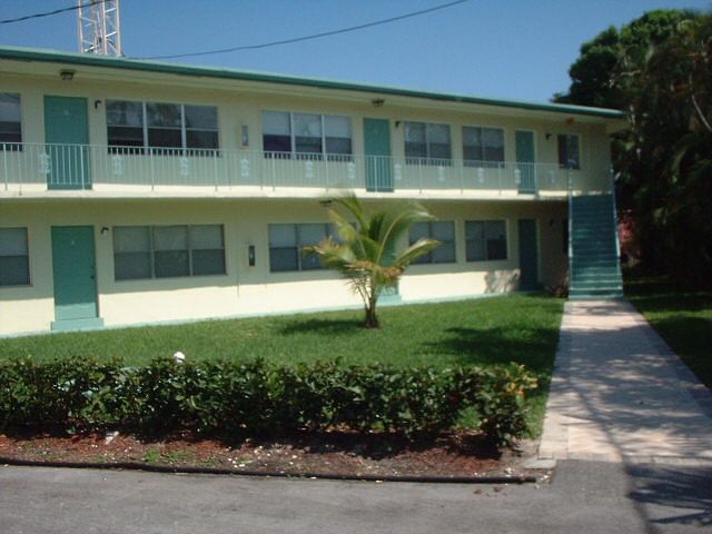 2nd image of 400 SW 7th Ave APT 1