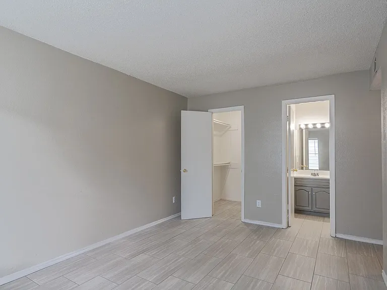 Albion Apartments — Photo 9