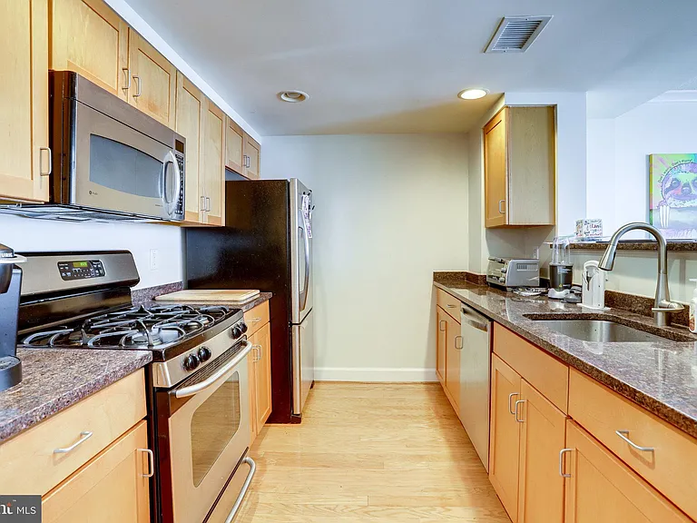 1205 Garfield St #501 — Photo 10