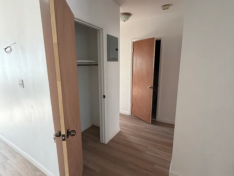 2808 E 11th St — Photo 3