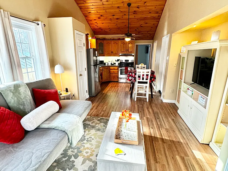 73 Kingsbury St #2 — Photo 3