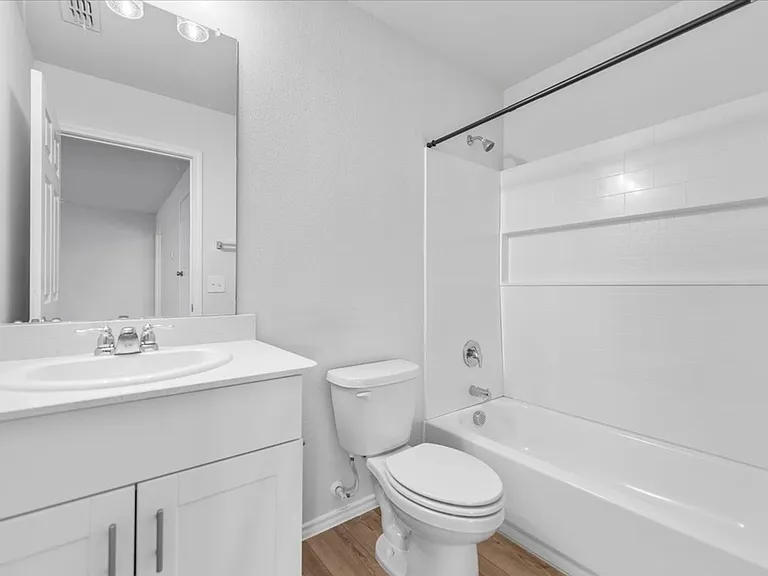 445 Grenada Lake Dr — Photo 31