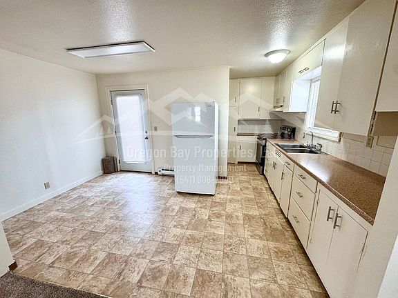 4th image of 920 Winchester Ave #940A
