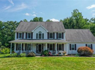 4 Compass Rock Ln, Wallingford, CT 06492